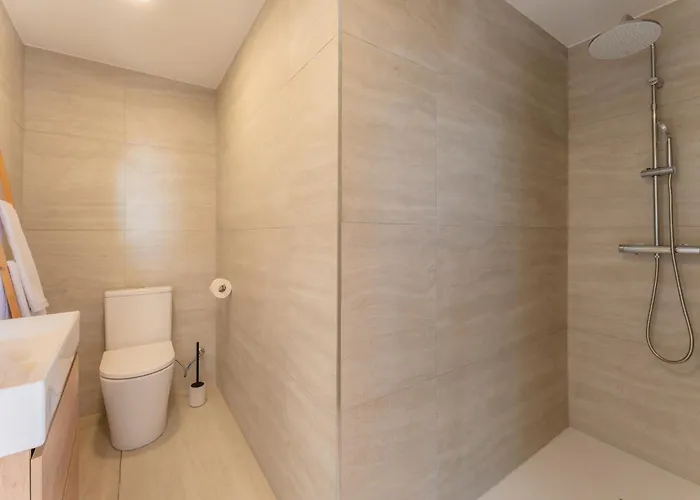 Angie's House פונשל